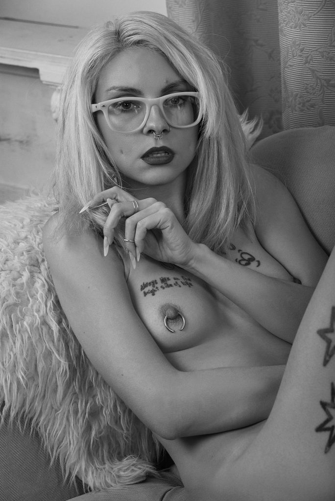 Cristian Bucur, sedinta foto Videochat; boudoir; shooting; sedinta foto; model; erotic; sexy; sensual; booty; lingerie; lenjerie; fotograf profesionist; fetish; retouch; dark; fotograf nud; fotograf profesionist nud; sedinta foto sexy